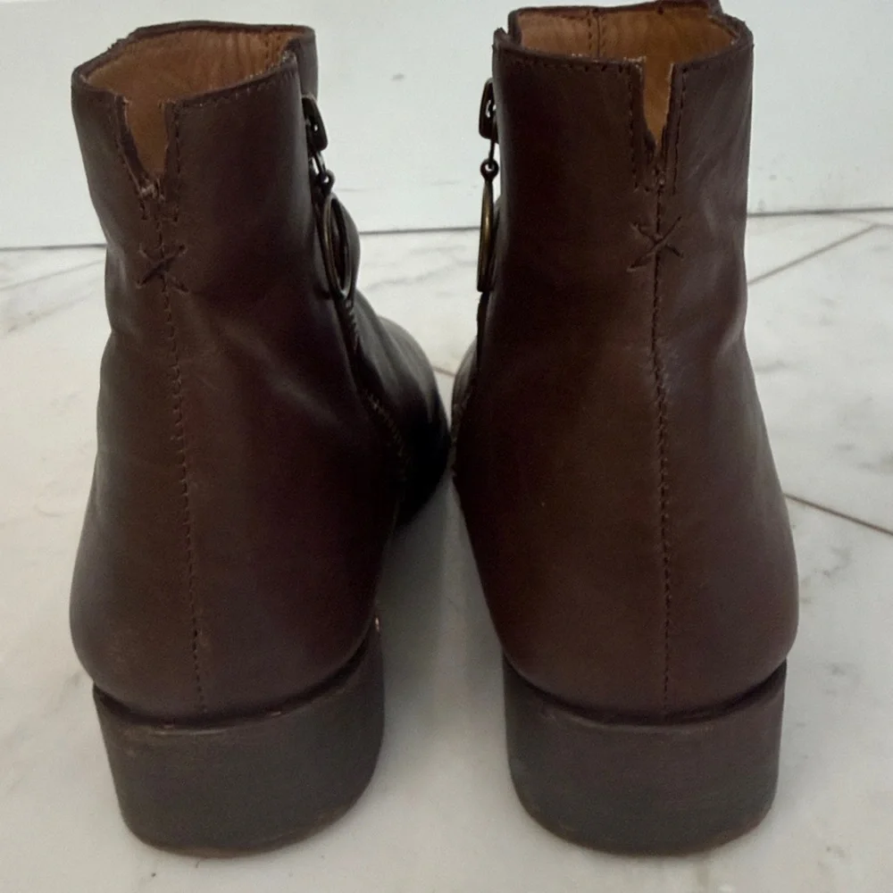 Beek Quail women’s 7.5 brown leather zip up 1.5” heel ankle boots designer